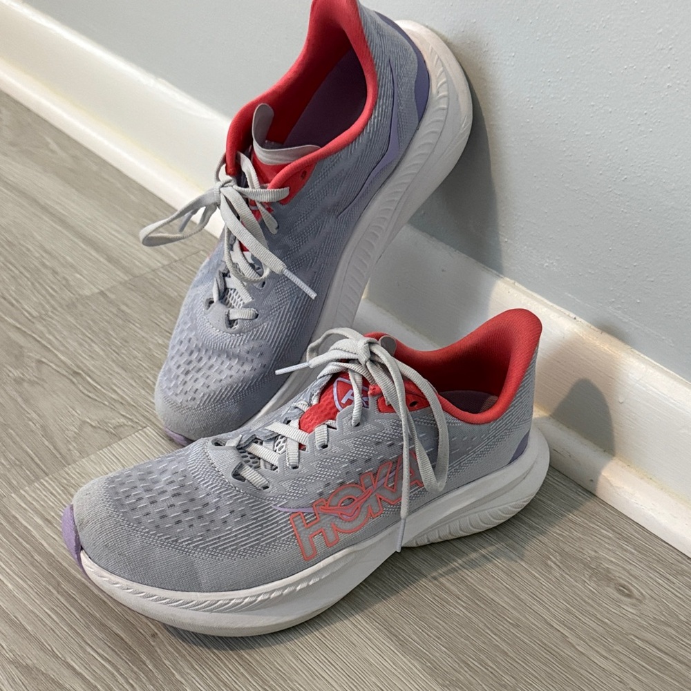 Hoka Women's Mach 6  in Gray and Purple